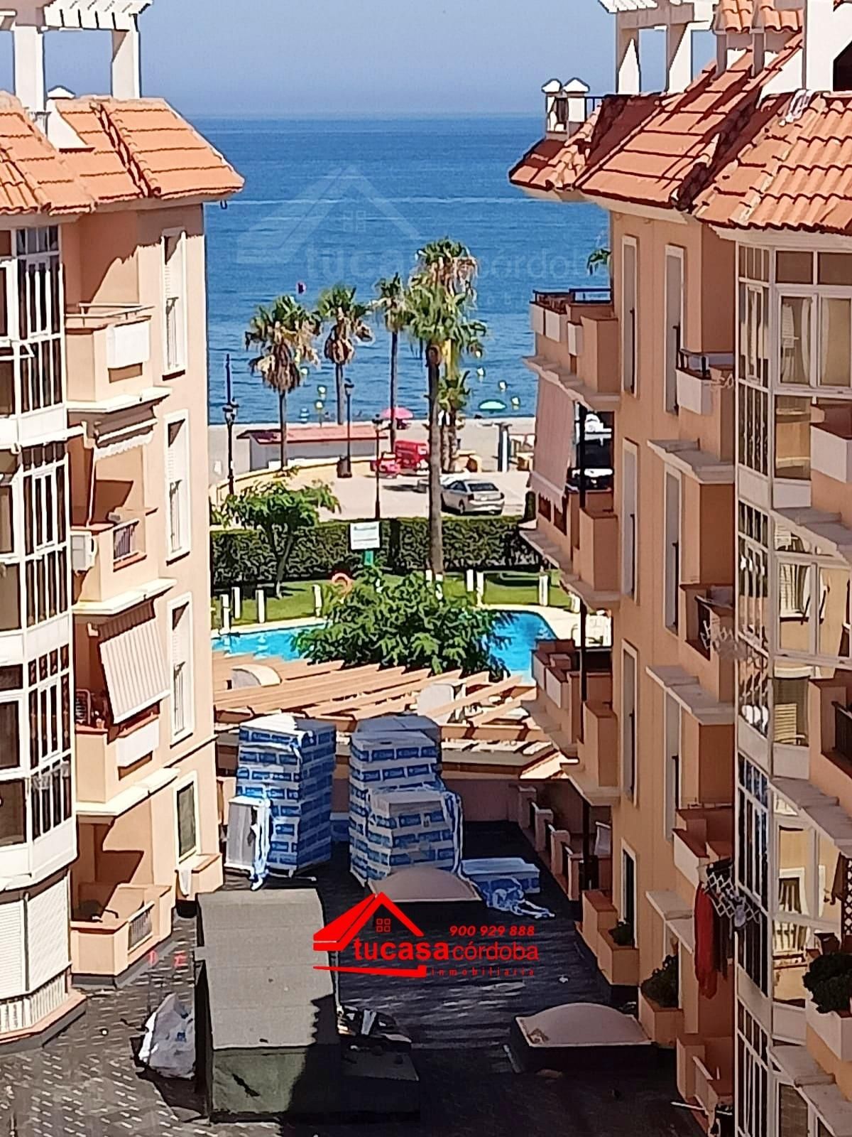 Vista exterior de Àtic en venda en Manilva amb Parquet, Terrassa i Piscina comunitària