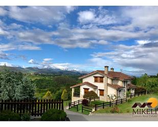 Vista exterior de Casa o xalet en venda en Valdáliga amb Calefacció, Jardí privat i Parquet