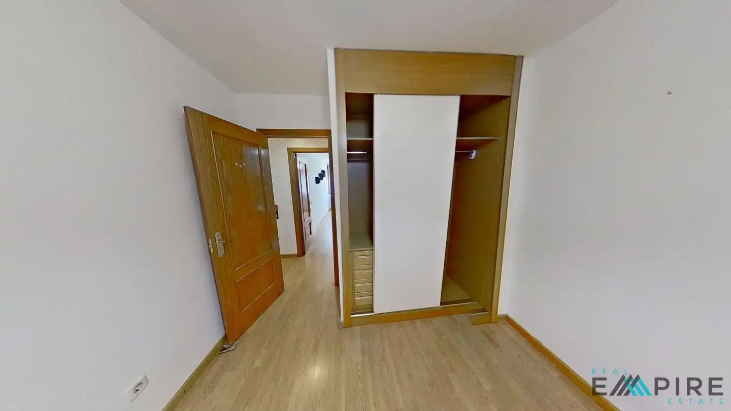 Wohnung zum Verkauf in Parla mit Heizung, Abstellraum und Möbliert