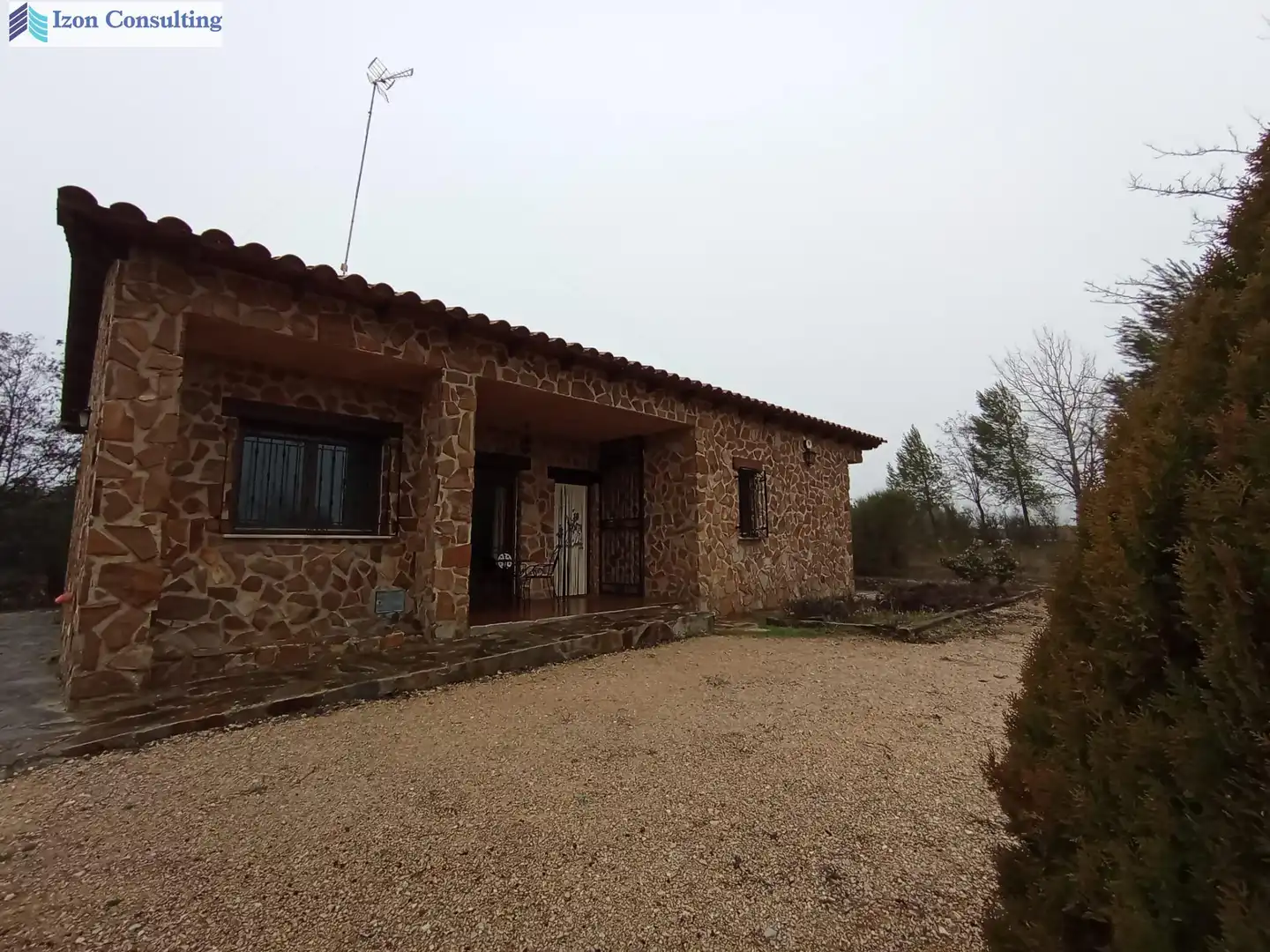 Vista exterior de Casa o chalet en venta en Robledo con Calefacción, Trastero y Amueblado