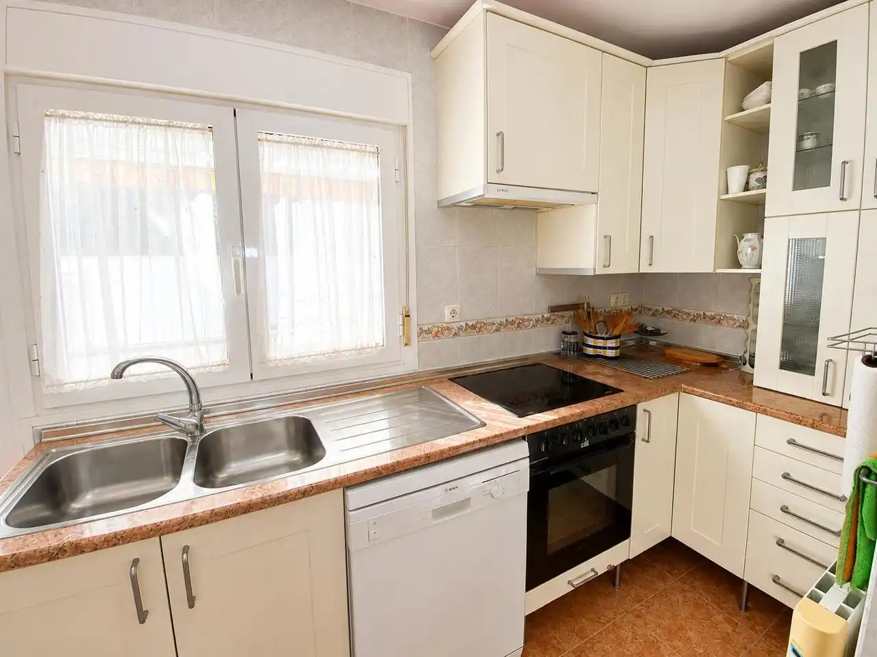 Cuina de Casa o xalet en venda en Mérida amb Terrassa