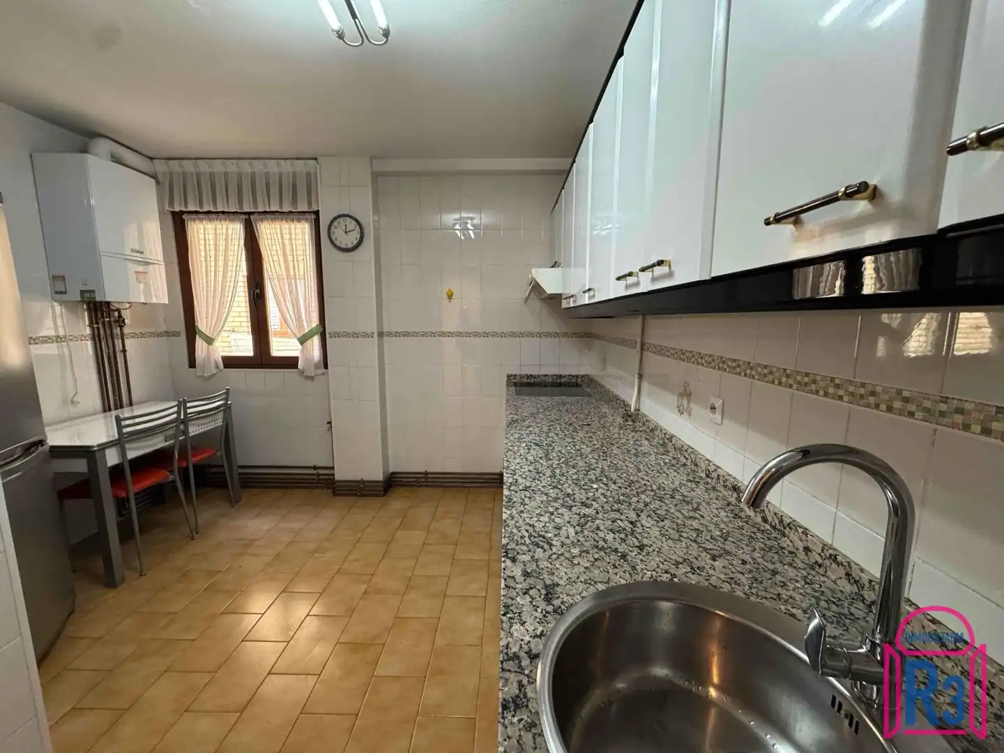 Kitchen of Flat for sale in León Capital   with Heating, Terrace and Storage room