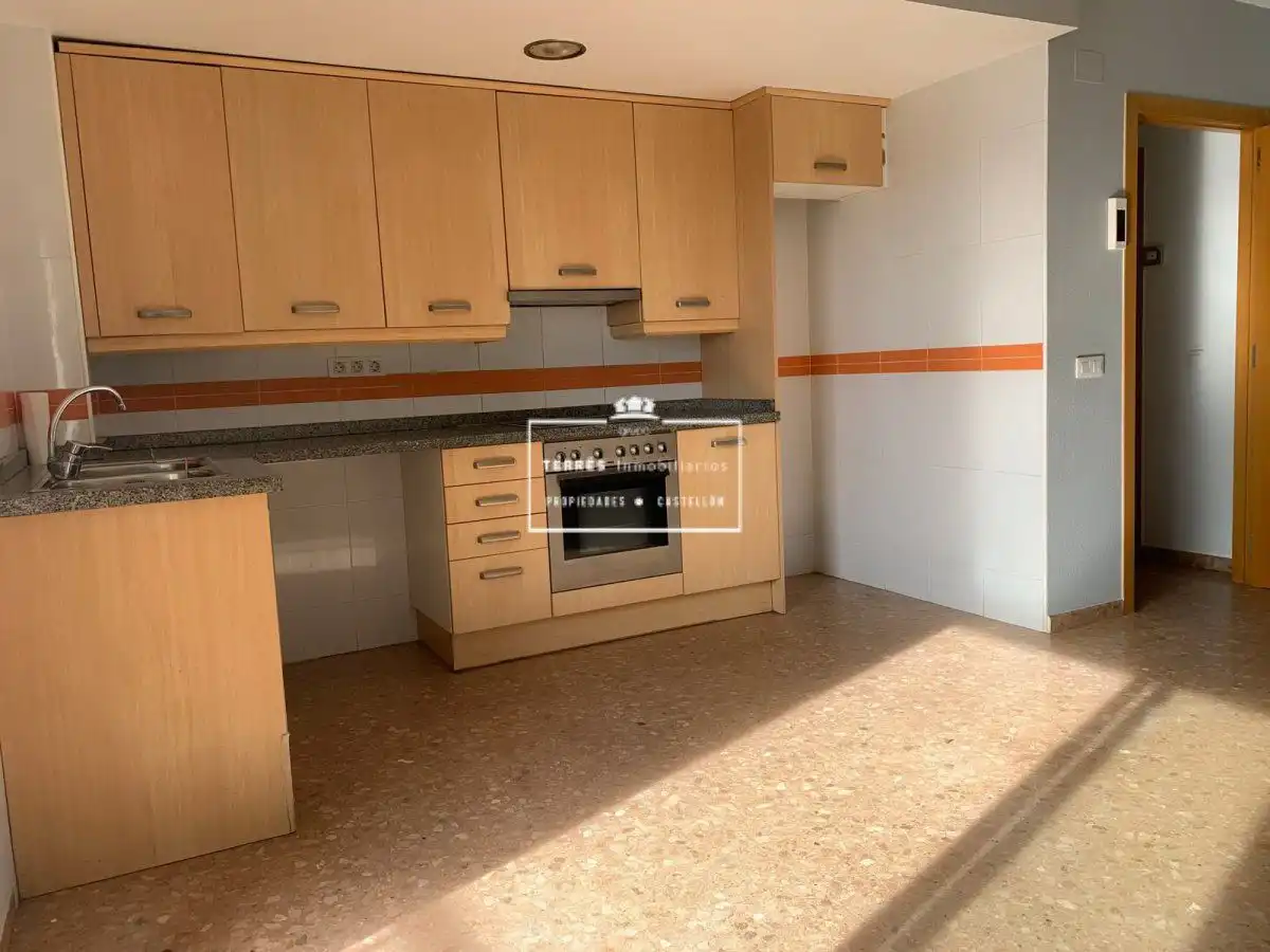 Cocina de Piso en venta en Castellón de la Plana / Castelló de la Plana con Terraza, Trastero y Balcón