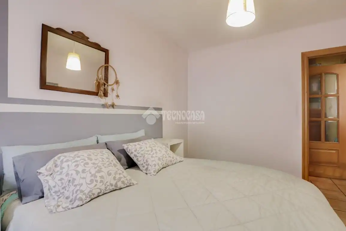 Bedroom of Flat for sale in Rubí