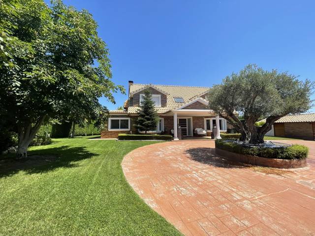 Casa-chalet en Venta en Valdecabañas