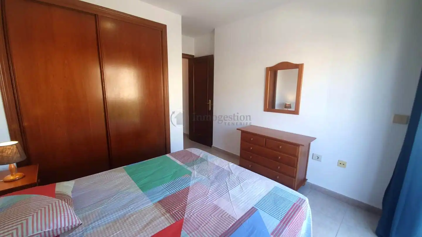 Dormitori de Apartament de lloguer en Arona amb Terrassa, Moblat i Piscina comunitària