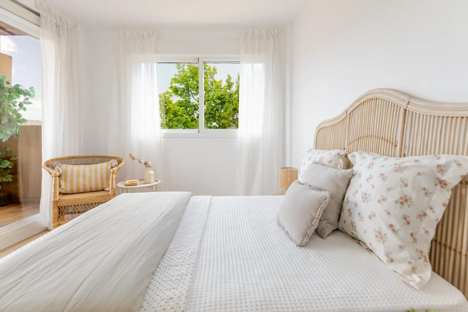 Schlafzimmer von Einfamilien-Reihenhaus zum Verkauf in Gilet mit Terrasse, Abstellraum und Balkon