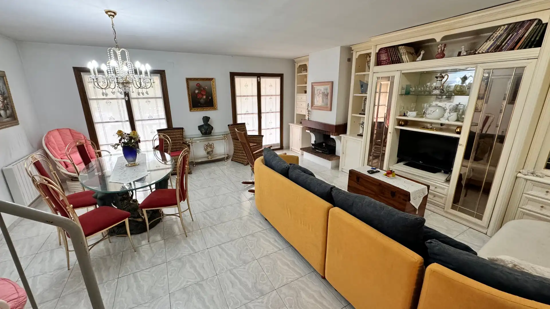 Sala d'estar de Casa adosada en venda en Torredembarra amb Jardí privat, Terrassa i Traster