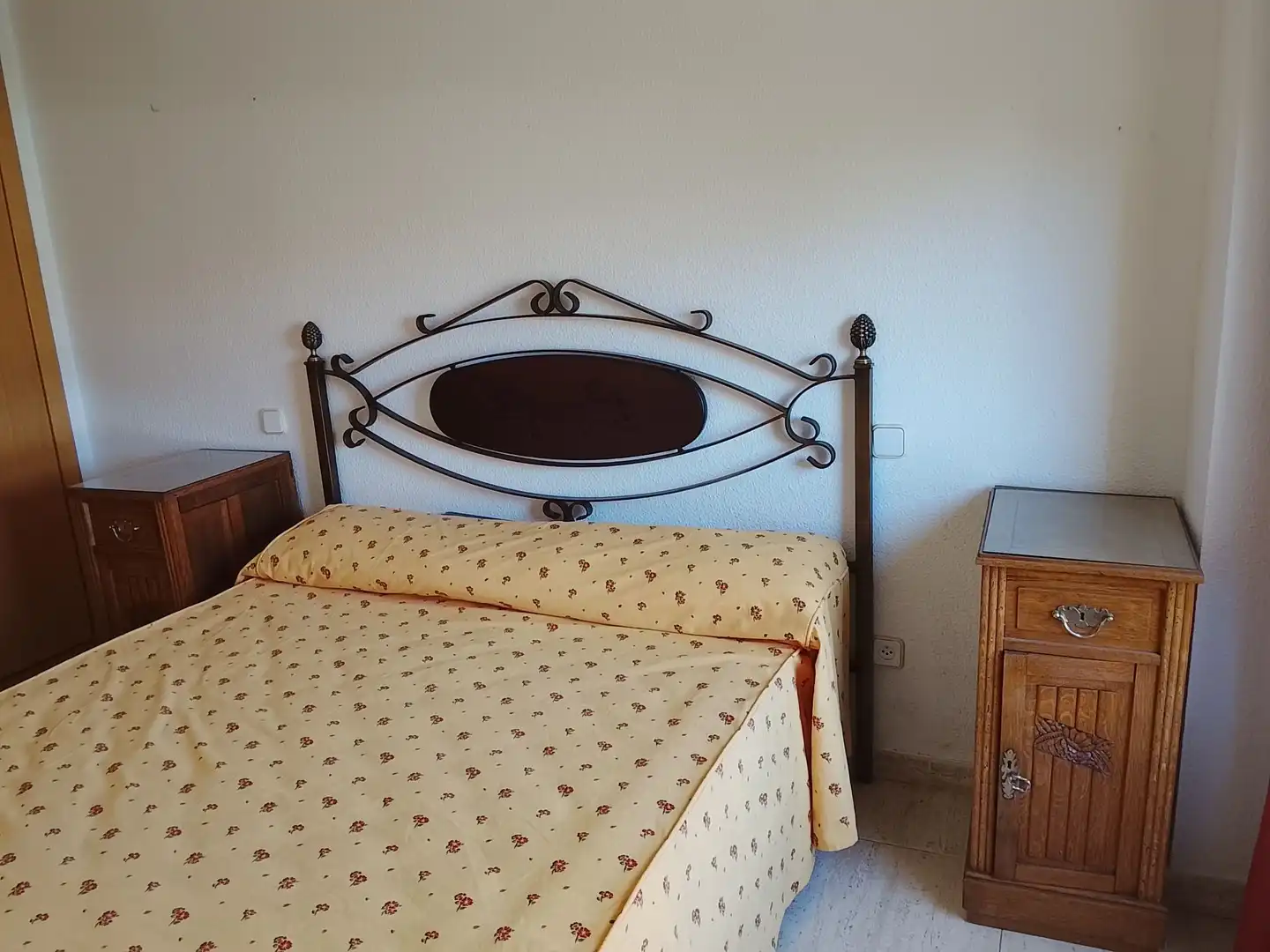 Schlafzimmer von Wohnung zum Verkauf in Madrigal de la Vera mit Klimaanlage, Heizung und Möbliert