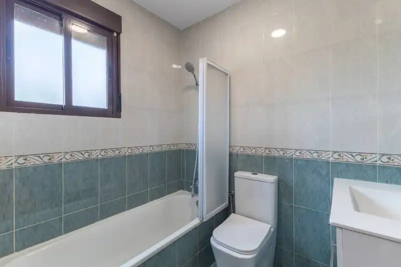 Bany de Casa o xalet en venda en Duruelo amb Calefacció, Terrassa i Piscina