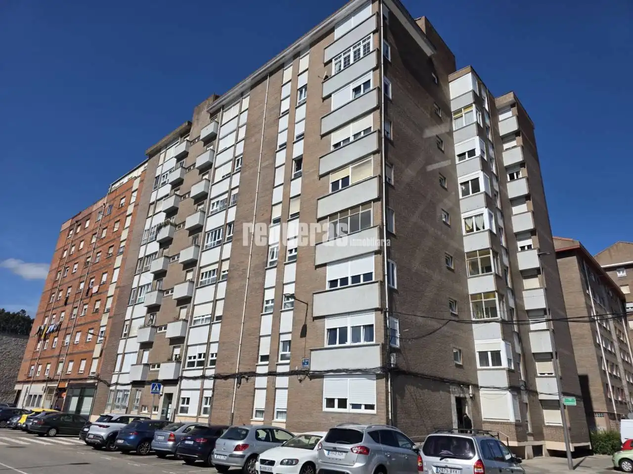 Vista exterior de Piso en venta en Avilés con Calefacción, Terraza y Trastero