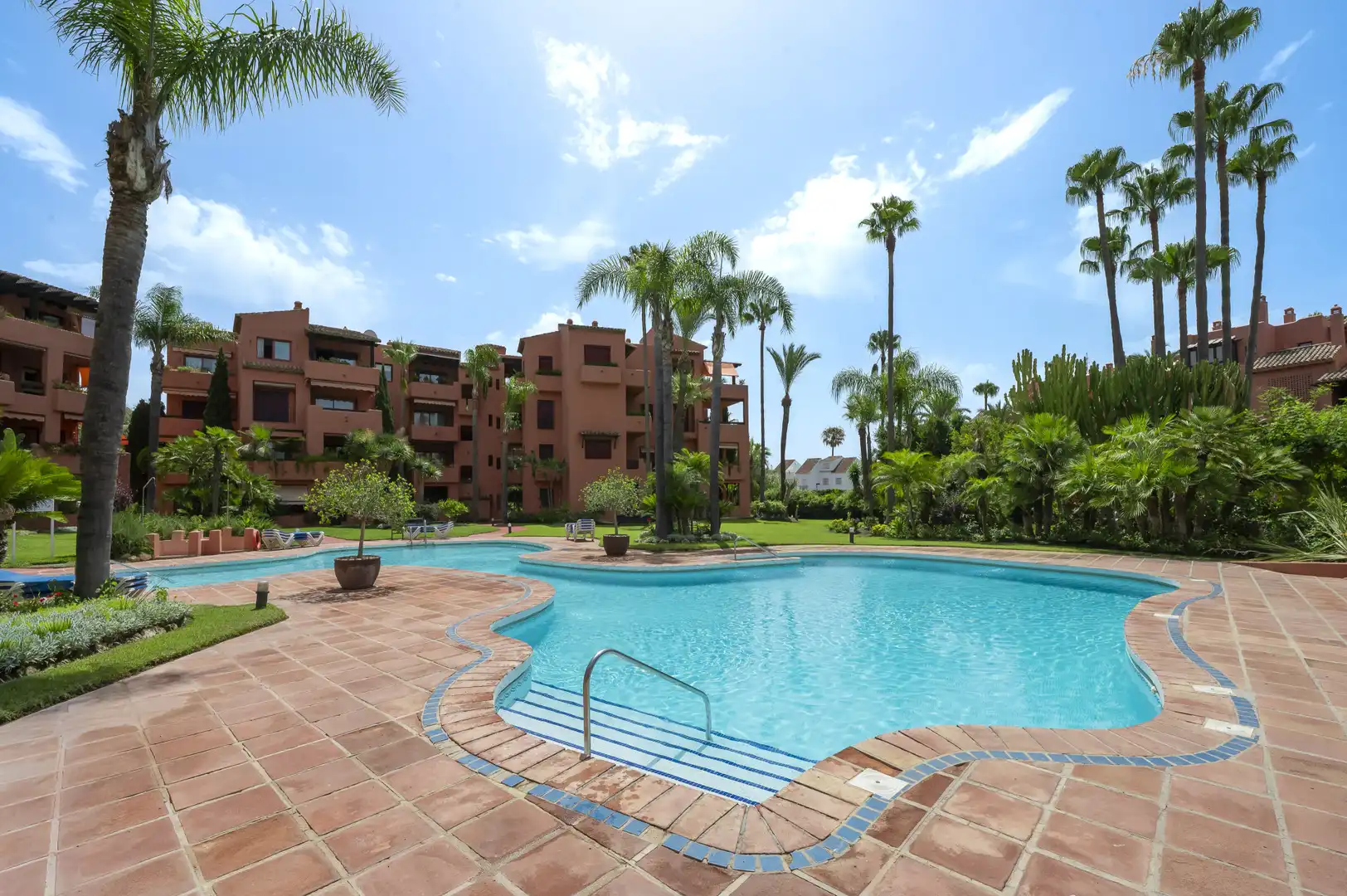 Jardí de Àtic en venda en Marbella amb Aire condicionat, Terrassa i Traster