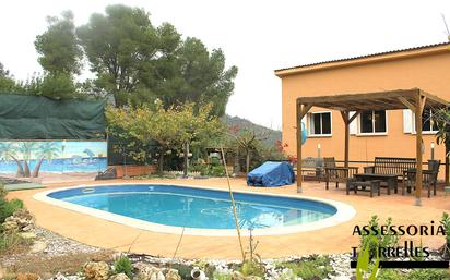 Piscina de Casa o xalet en venda en Torrelles de Llobregat amb Calefacció, Jardí privat i Terrassa