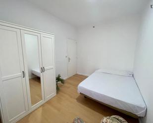 Dormitori de Apartament per a compartir en  Sevilla Capital amb Aire condicionat