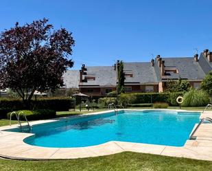 Swimming pool of Single-family semi-detached for sale in Majadahonda  with Terrace and Balcony