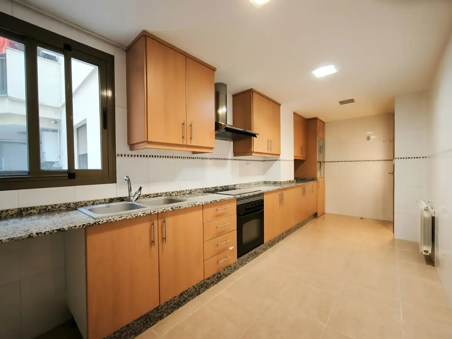 Kitchen of Flat for sale in Plaza Xúquer