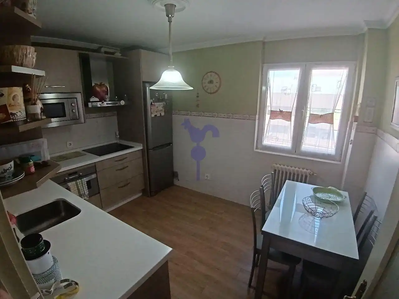 Cuina de Pis en venda en León Capital  amb Calefacció, Parquet i Terrassa