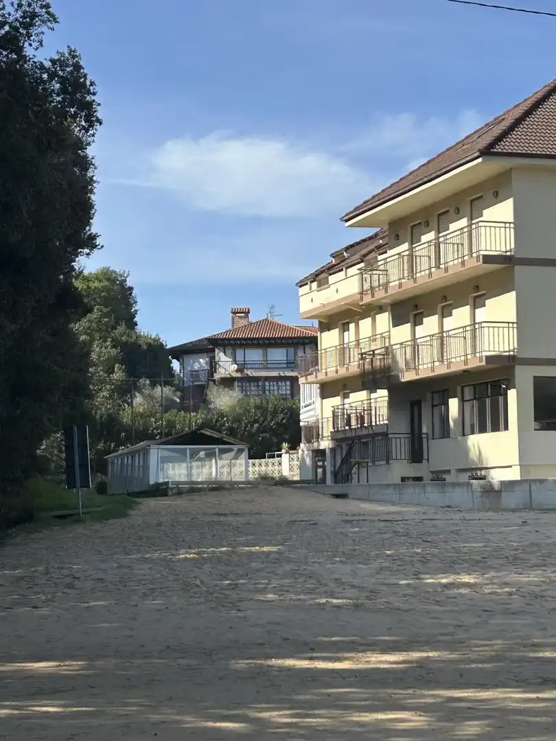 Vista exterior de Casa o chalet en venta en Arnuero con Jardín privado, Terraza y Alarma
