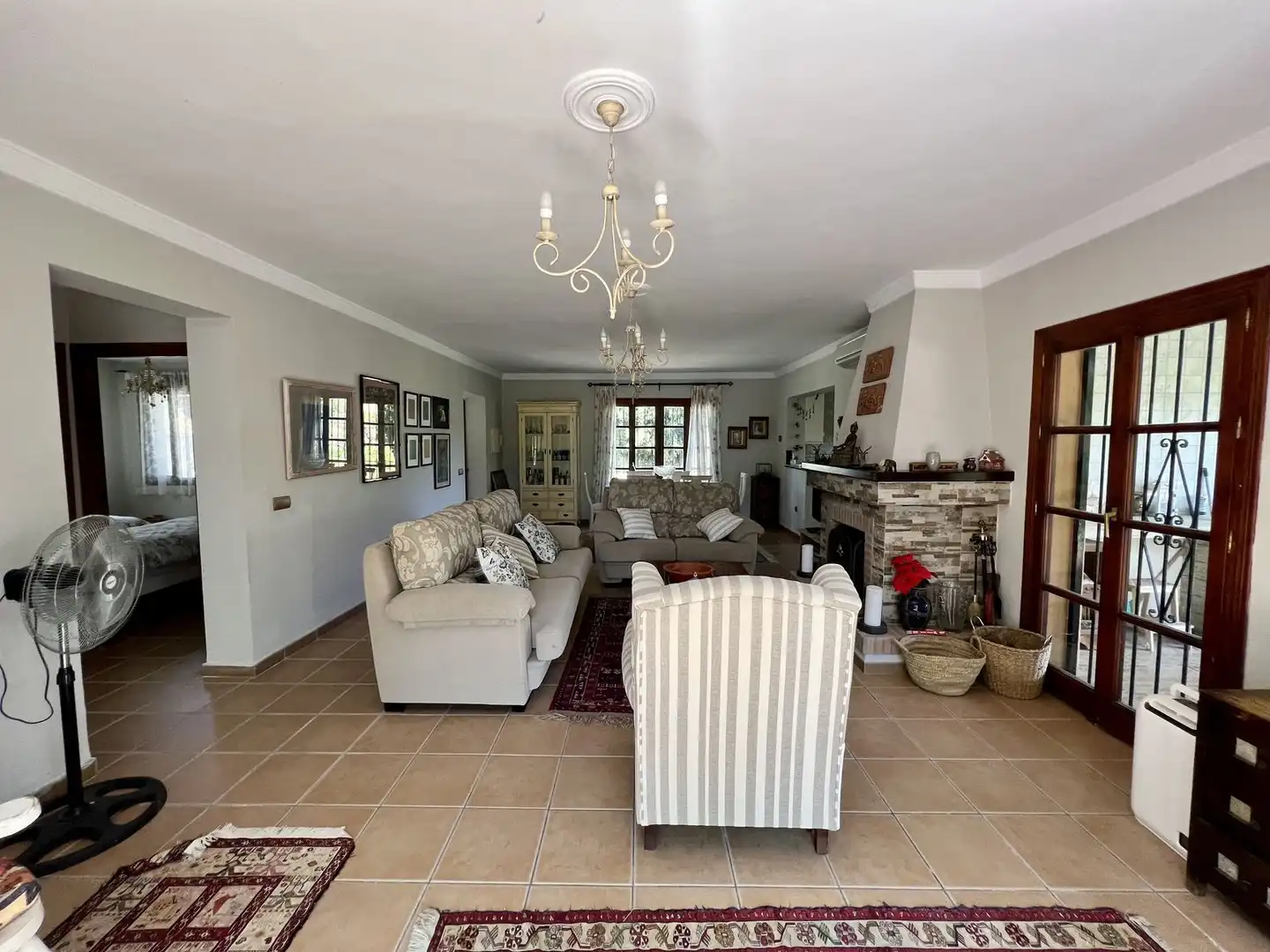 Sala de estar de Casa o chalet en venta en Estepona con Aire acondicionado, Terraza y Piscina
