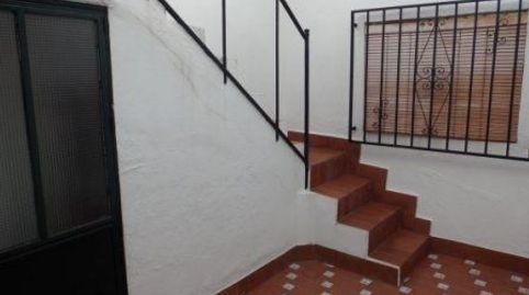 Piso céntrico compuesto por 3 dormitorios, 1 baños, 1 patio, cocina, terraza amplia con doble guardilla. Piso muy iluminado. En la, imatge 3