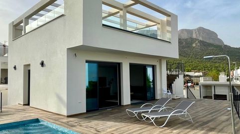 ltpgtSi buscas una villa moderna con vistas al mar, piscina privada y espacio para toda la familia, esta propiedad reuacutene todo
