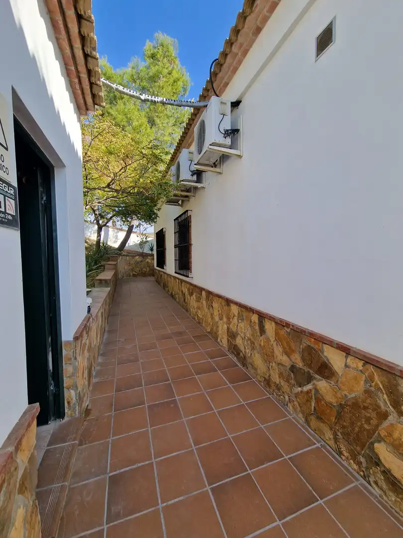 Vista exterior de Casa o xalet en venda en Montalbán de Córdoba amb Aire condicionat, Jardí privat i Terrassa