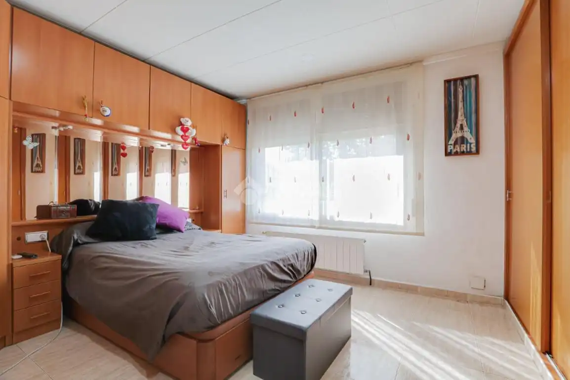 Dormitori de Casa adosada en venda en Terrassa amb Aire condicionat, Calefacció i Terrassa