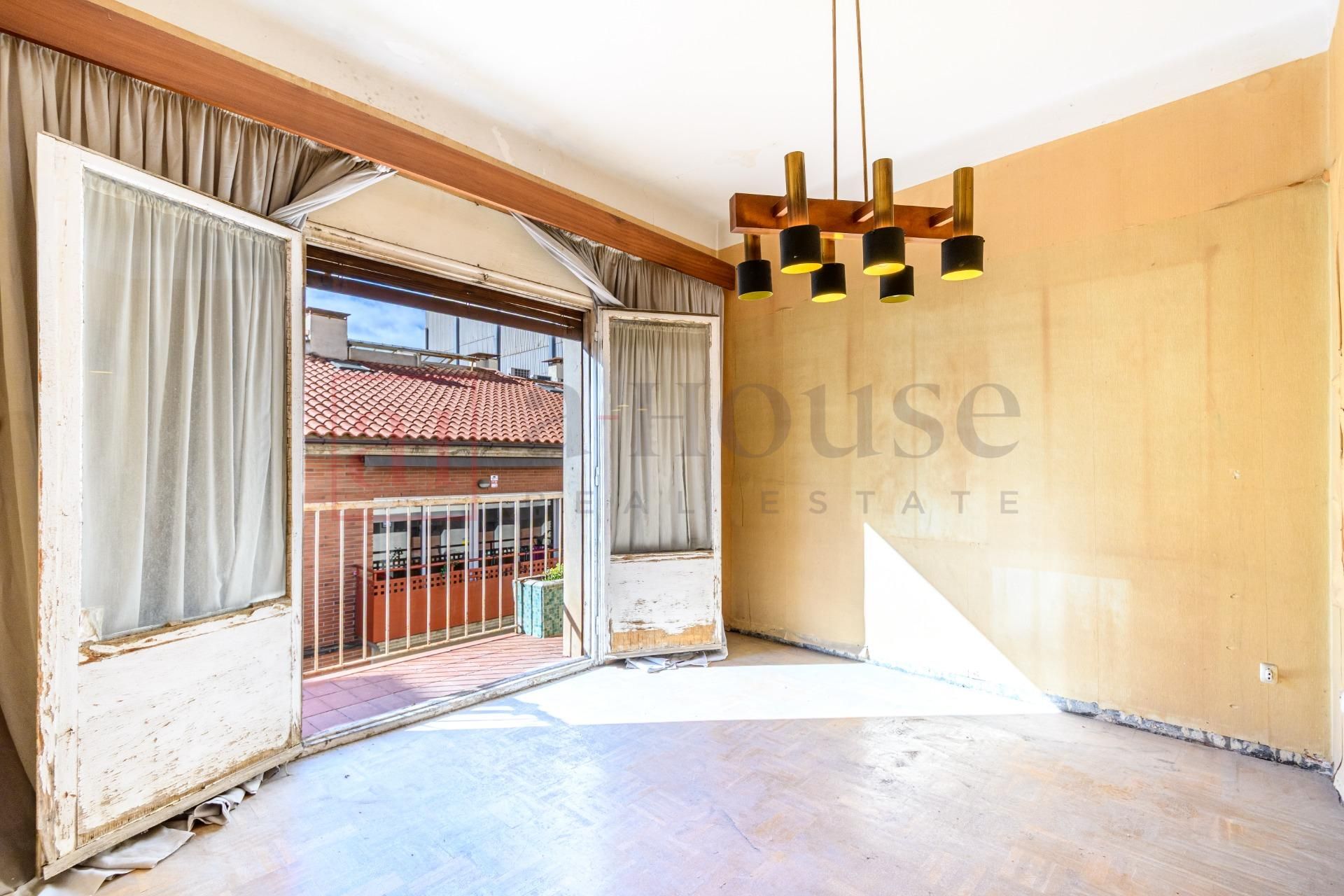 Vista exterior de Piso en venta en  Barcelona Capital con Parquet, Terraza y Balcón