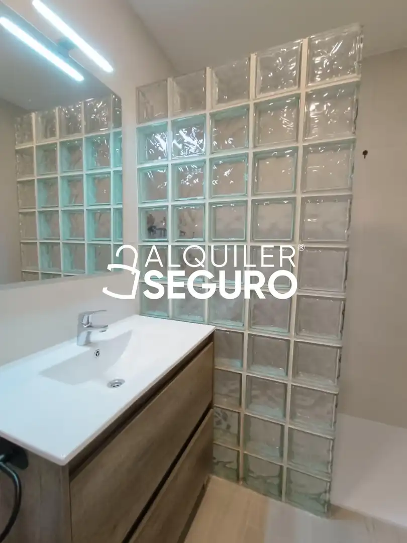 Badezimmer von Wohnung zur Miete in Valdemoro mit Heizung, Terrasse und Abstellraum