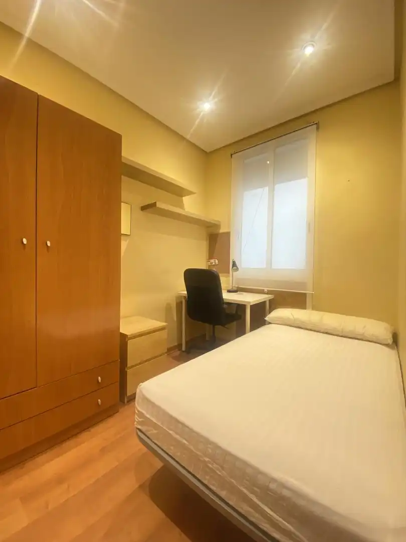 Bedroom of Flat for rent in Madrid  with Heating, Furnished and Internet