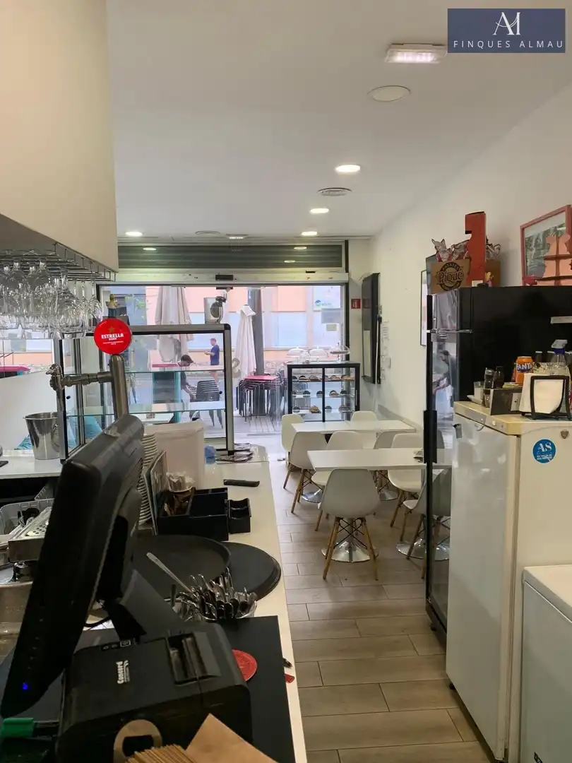 Local de alquiler en Vilanova i la Geltrú con Aire acondicionado y Amueblado