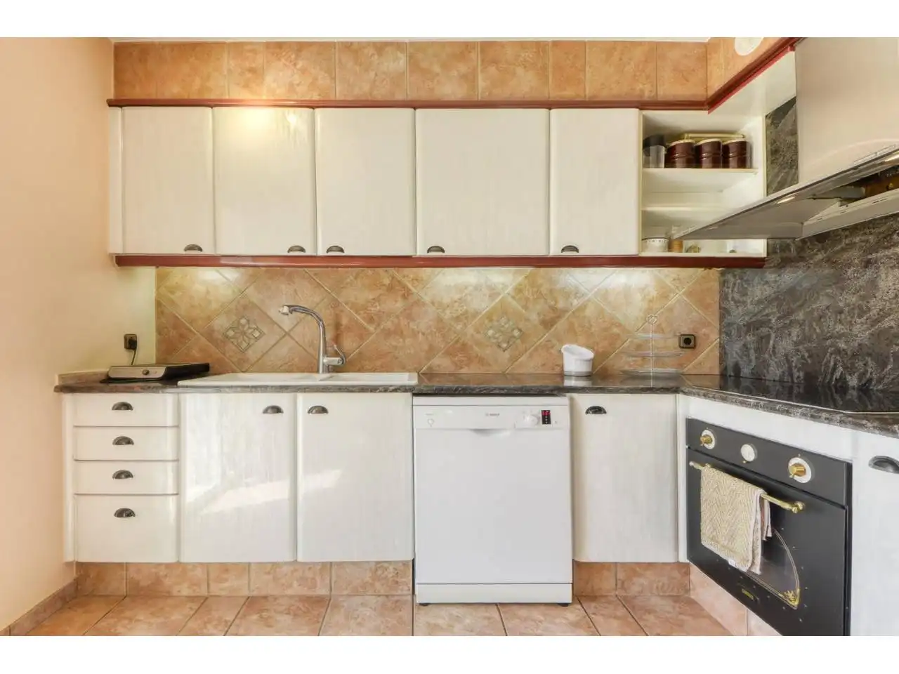 Cocina de Casa o chalet en venta en La Vall d'en Bas con Calefacción, Jardín privado y Parquet