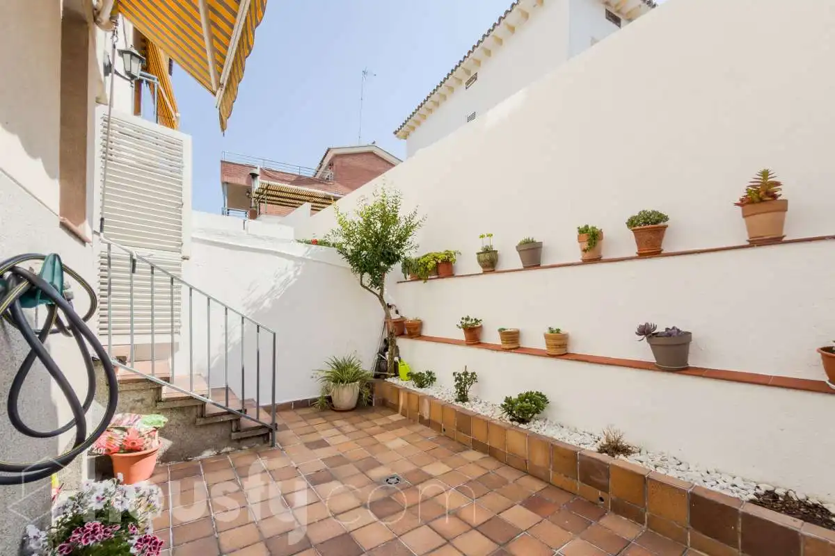 Terrace of Houses for sale in Santa Coloma de Gramenet  with Air Conditioner, Heating and Private garden