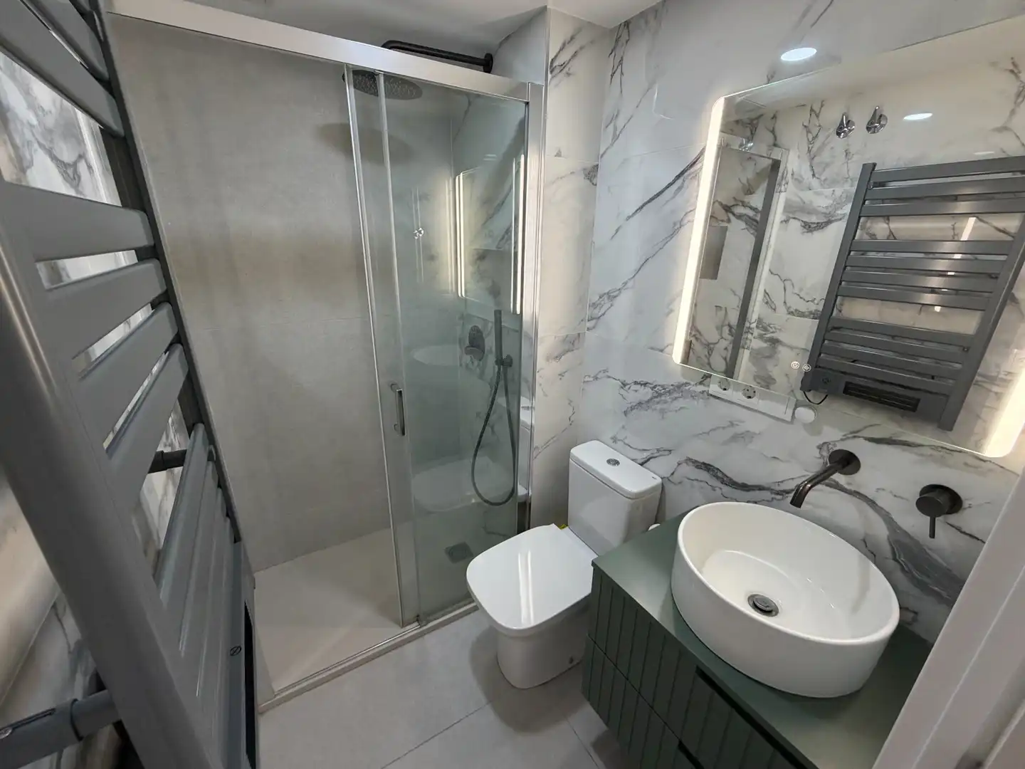 Baño de Piso de alquiler en Valencia con Amueblado, Horno y Lavadora