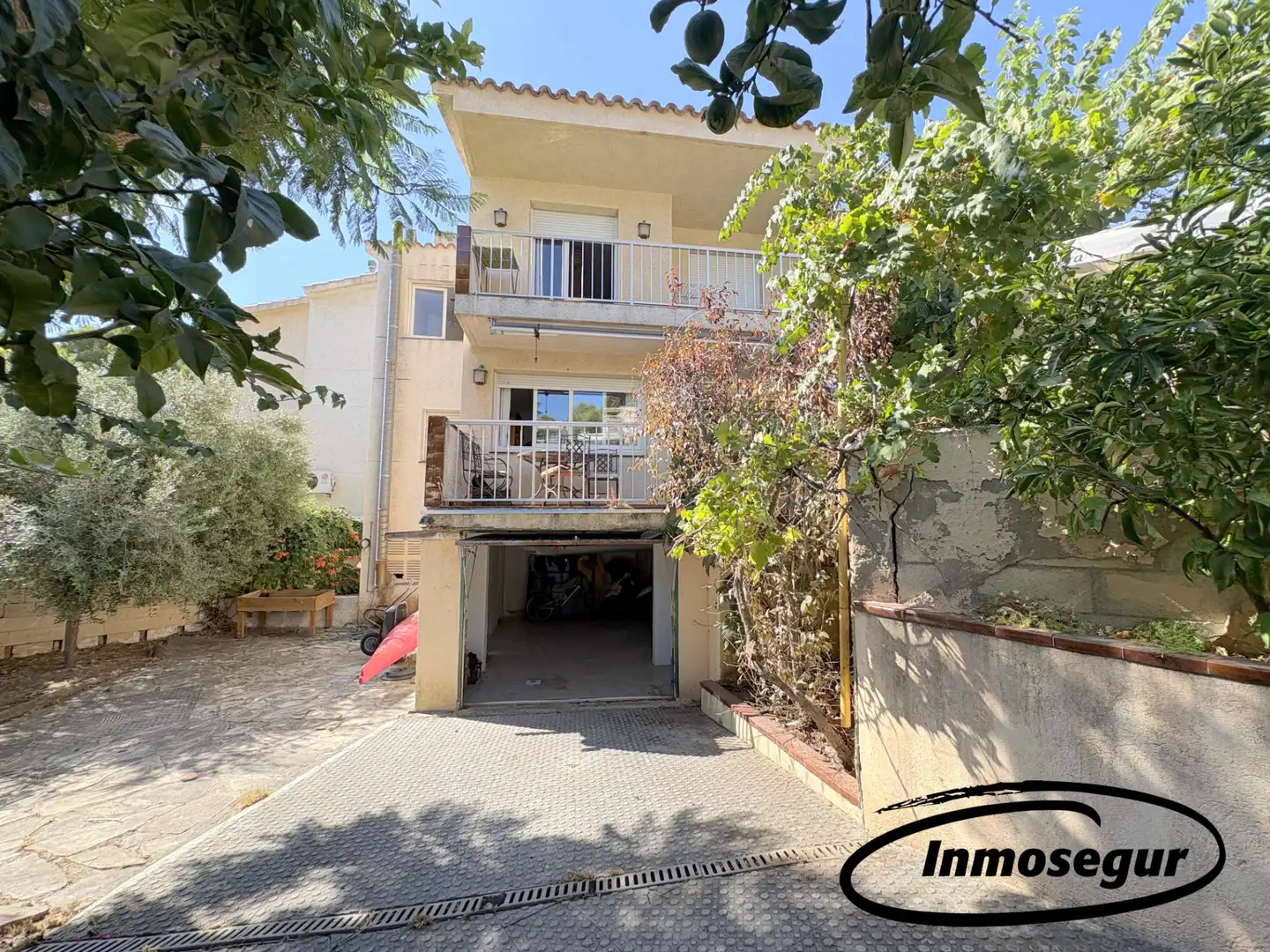 Maison mitoyenne avec terrasse à vendre à Carrer dels Pins del Cintet 9