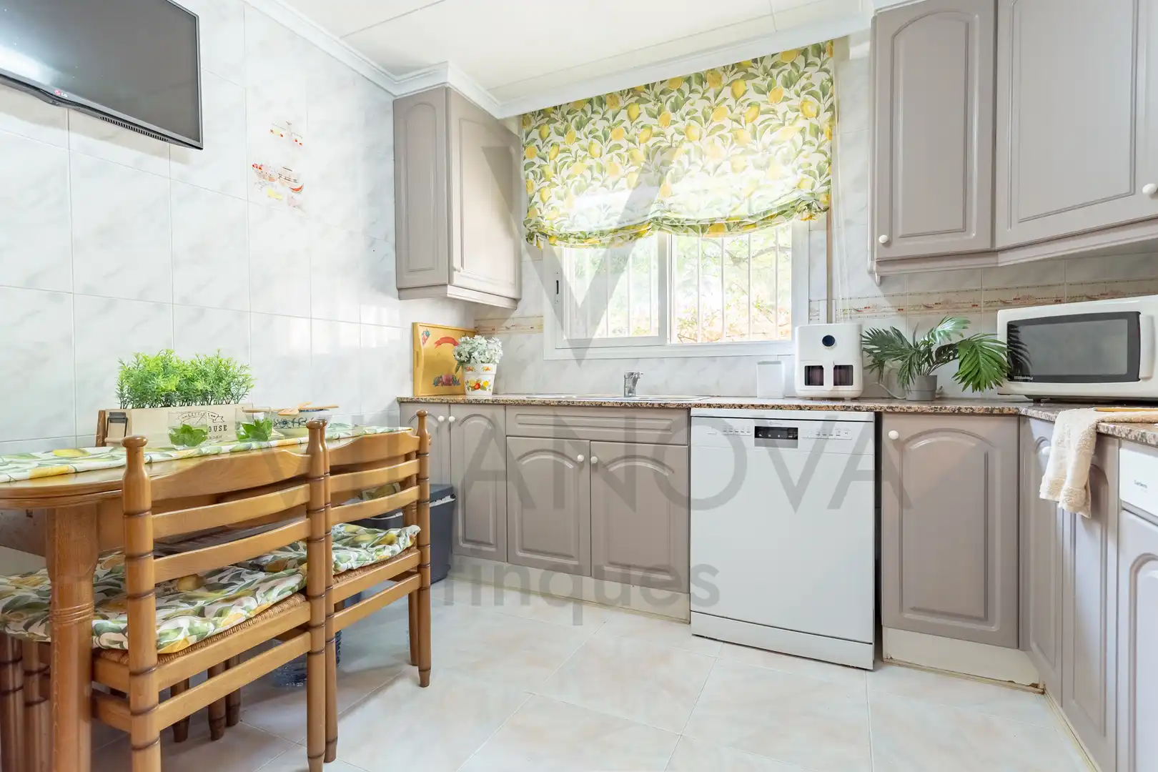 Küche von Einfamilien-Reihenhaus zum Verkauf in Reus mit Heizung, Privatgarten und Terrasse