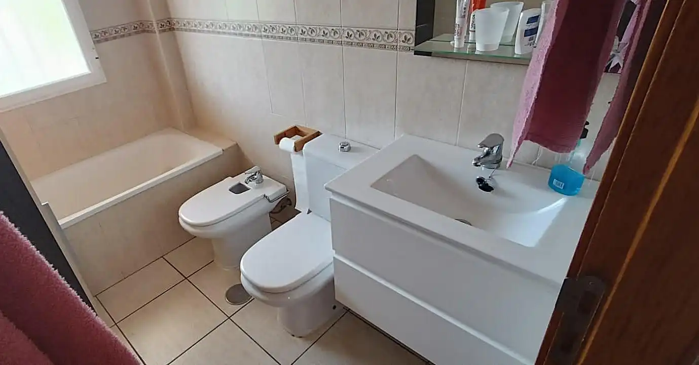 Casa aparellada amb jardí en venda a Coloma, imagen 24