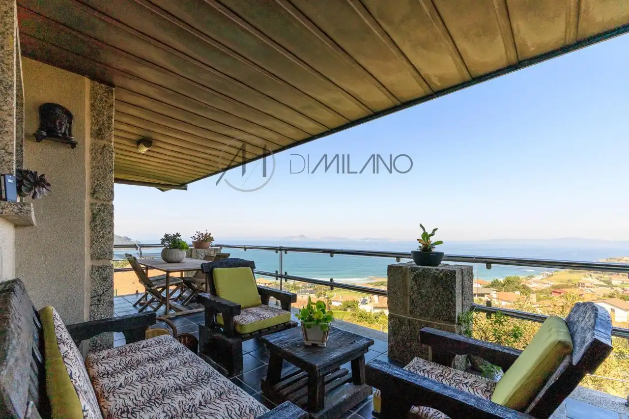 Terraza de Casa o chalet en venta en Nigrán con Calefacción, Jardín privado y Parquet