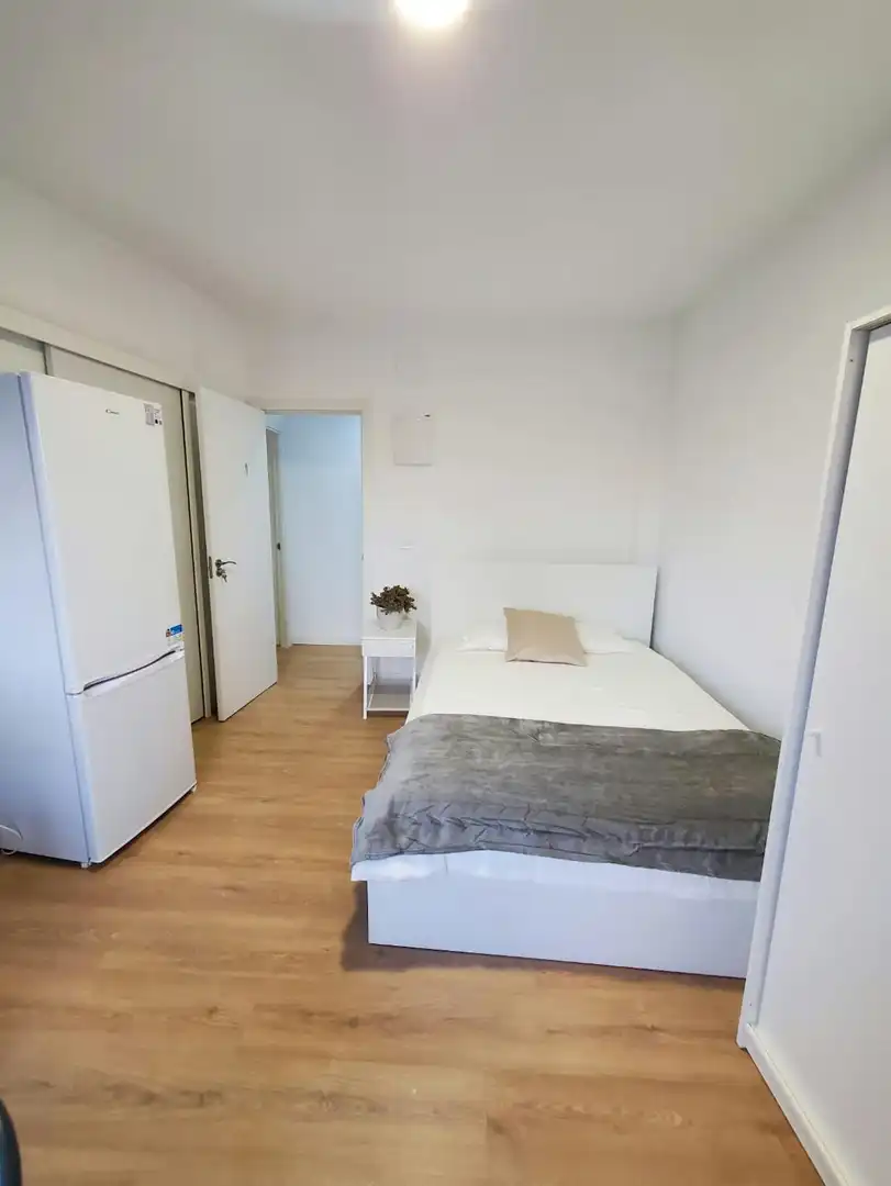 Schlafzimmer von Wohnung zur Miete in Madrid mit Klimaanlage, Heizung und Waschmaschine
