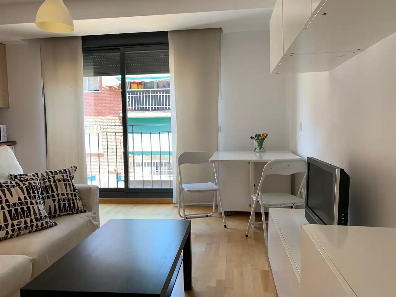 Sala d'estar de Estudi en venda en Pozuelo de Alarcón amb Aire condicionat, Calefacció i Moblat
