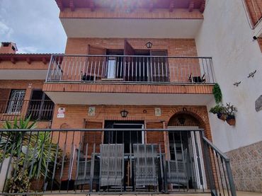 Adossat amb balcó en venda a Marítima Nord