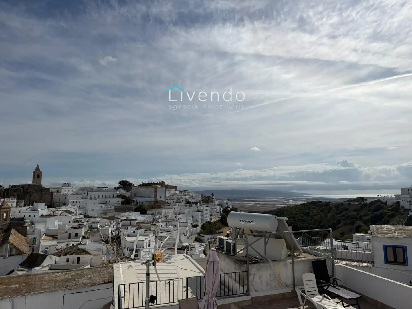 Vista exterior de Casa o xalet en venda en Vejer de la Frontera amb Terrassa, Traster i Moblat