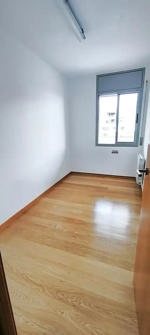 Schlafzimmer von Wohnung zum Verkauf in Badalona mit Klimaanlage, Heizung und Parkett