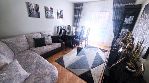 Foto 3 de Piso en venta en Calle María Martínez Oviol, Los Rosales,  Madrid Capital