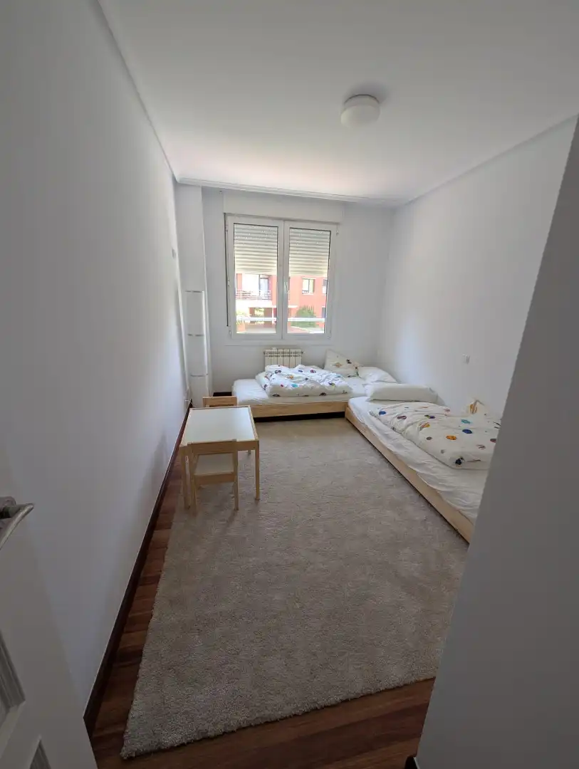 Flat for rent in Calle Arsenio Odriozola, Valdenoja
