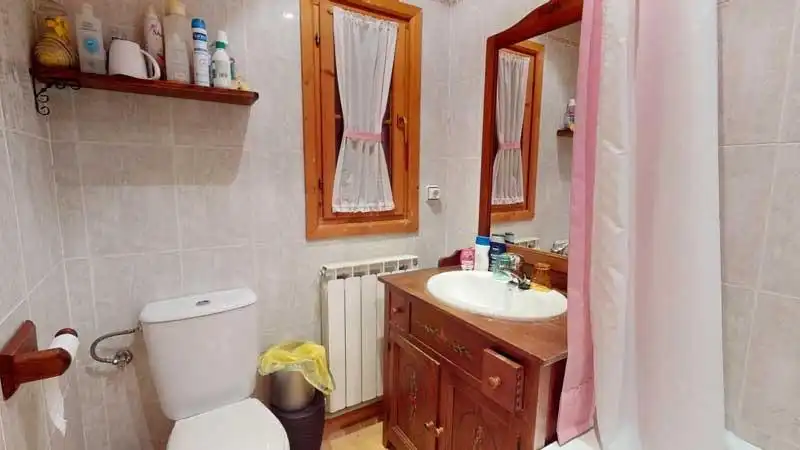 Bany de Casa o xalet en venda en La Muela amb Aire condicionat, Calefacció i Jardí privat