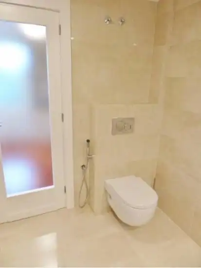 Bany de Casa o xalet en venda en Alicante / Alacant amb Aire condicionat, Calefacció i Jardí privat