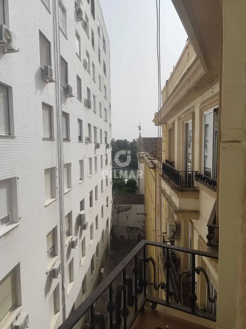 Vista exterior de Àtic de lloguer en Sevilla amb Calefacció i Balcó