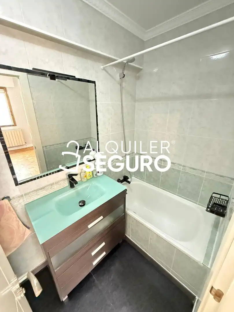 Badezimmer von Wohnung zur Miete in Madrid mit Klimaanlage, Heizung und Terrasse