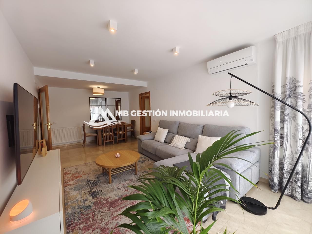 Living room of Flat for sale in Fuenlabrada  with Air Conditioner, Heating and Parquet flooring